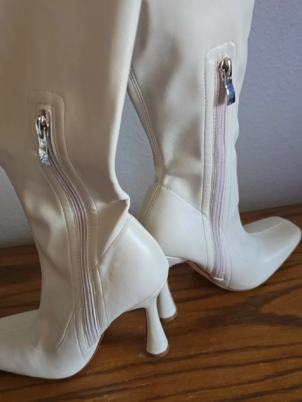 Wild Diva White Over-the-Knee High Heel Boots Size 5 1/2 Tote II